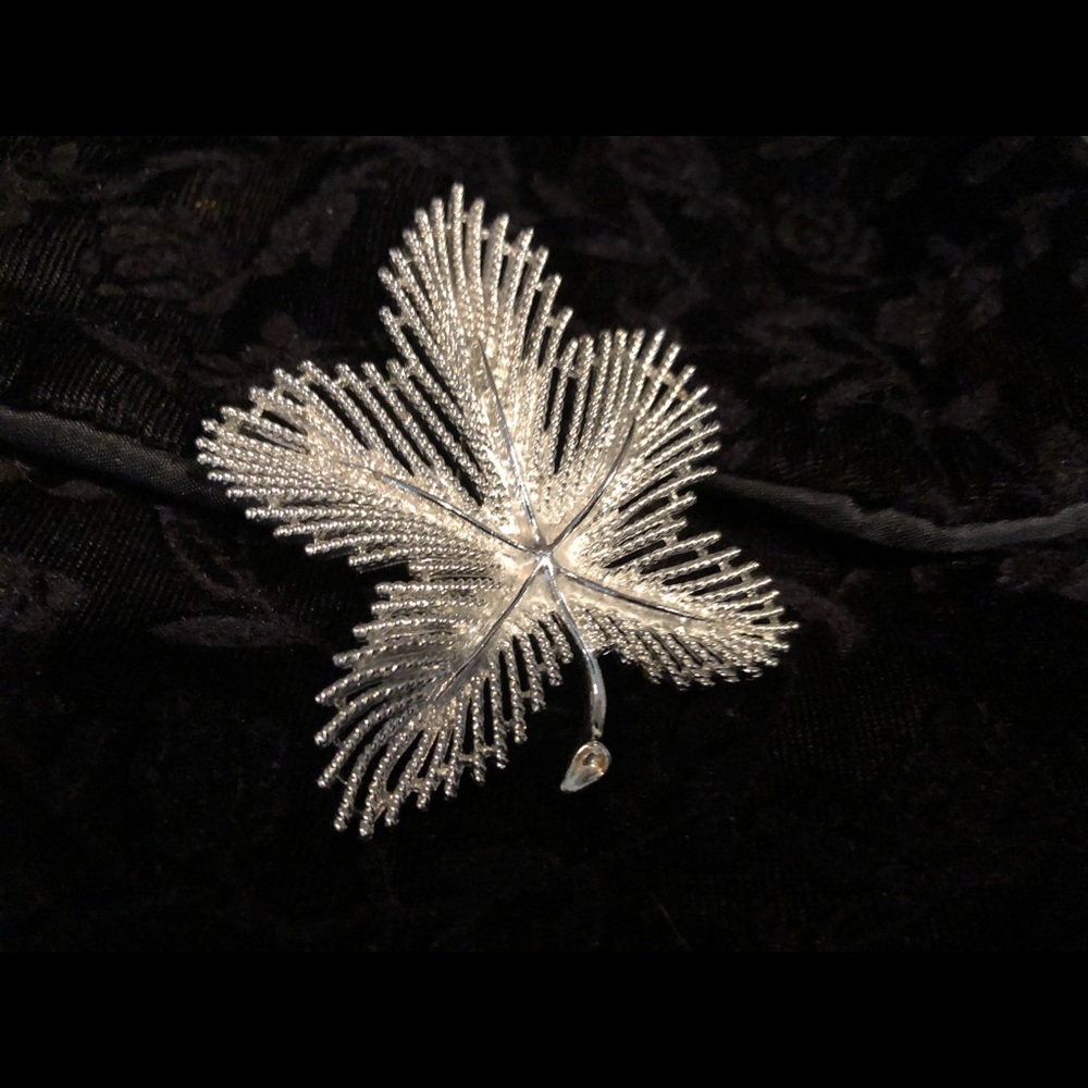 Vintage Leaf Scatter Pin